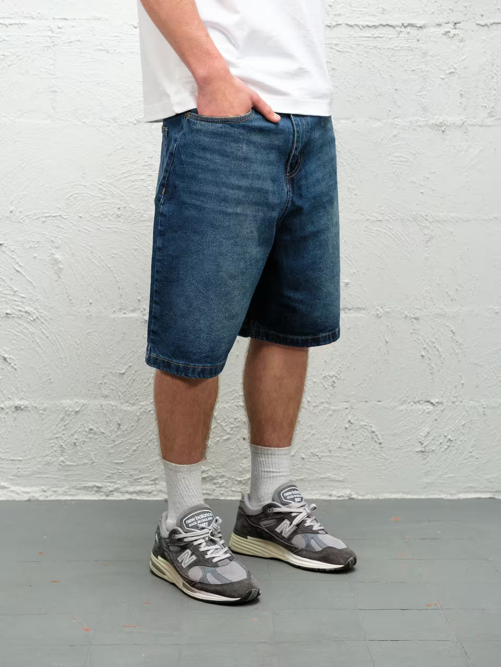 Person wearing Baggys sittin socks in marl grey