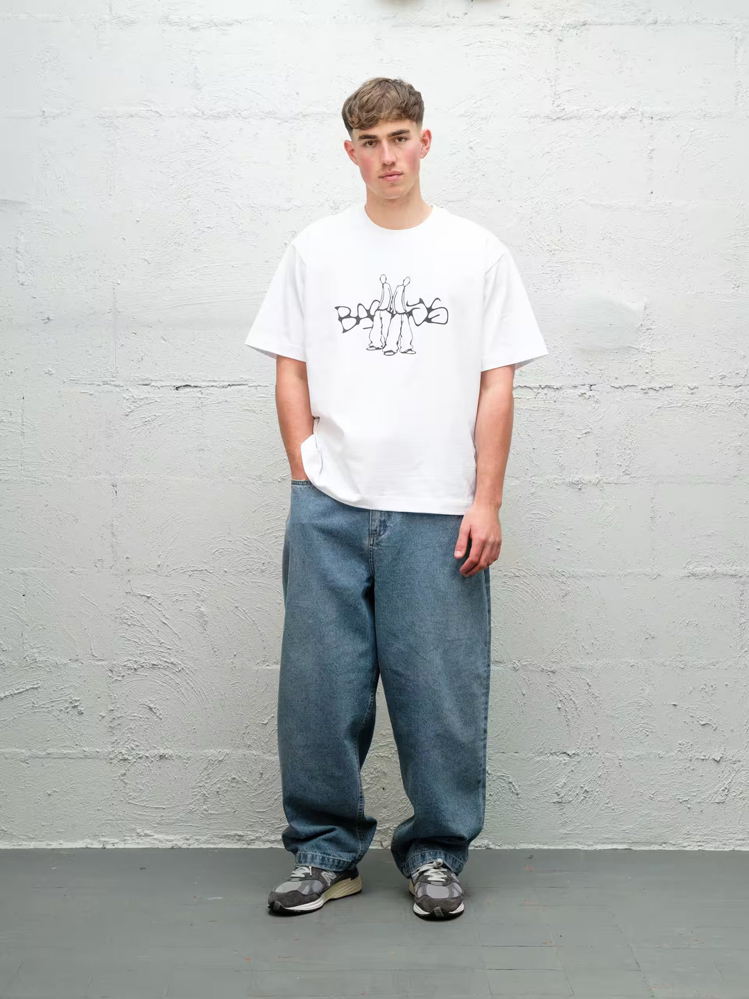Model wearing Baggys Denim Pant Fray — light blue baggy jeans, front view