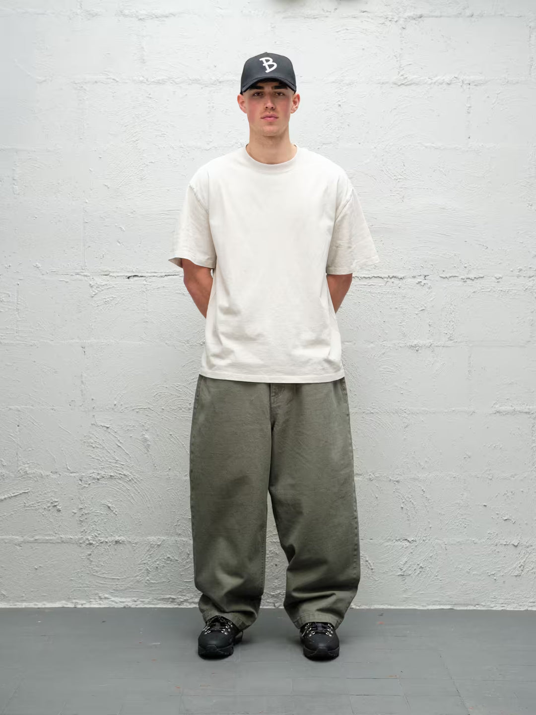 Person wearing Baggys 5-panel hat in black in full fit