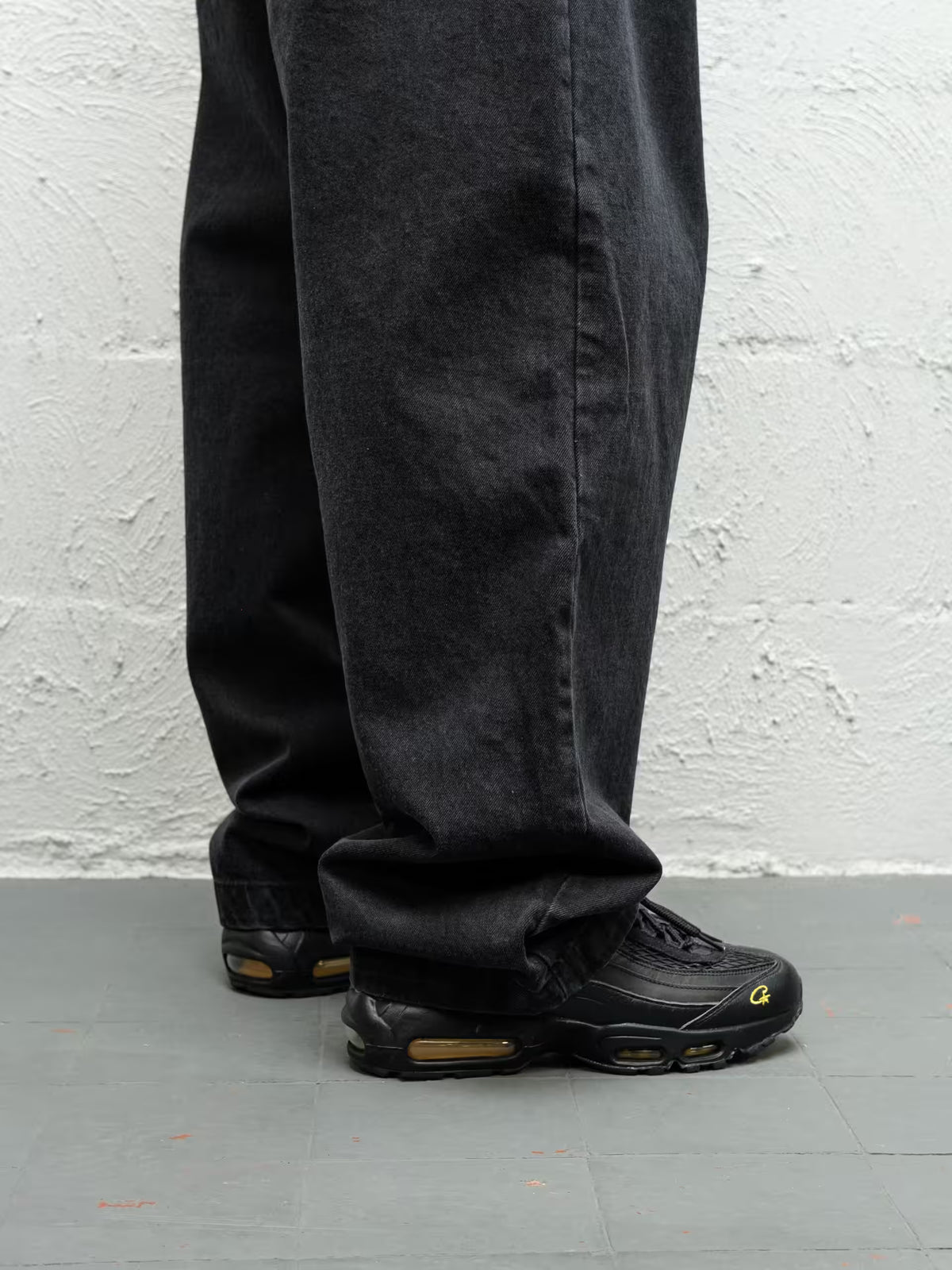 Pitch denim pant low half at shoes