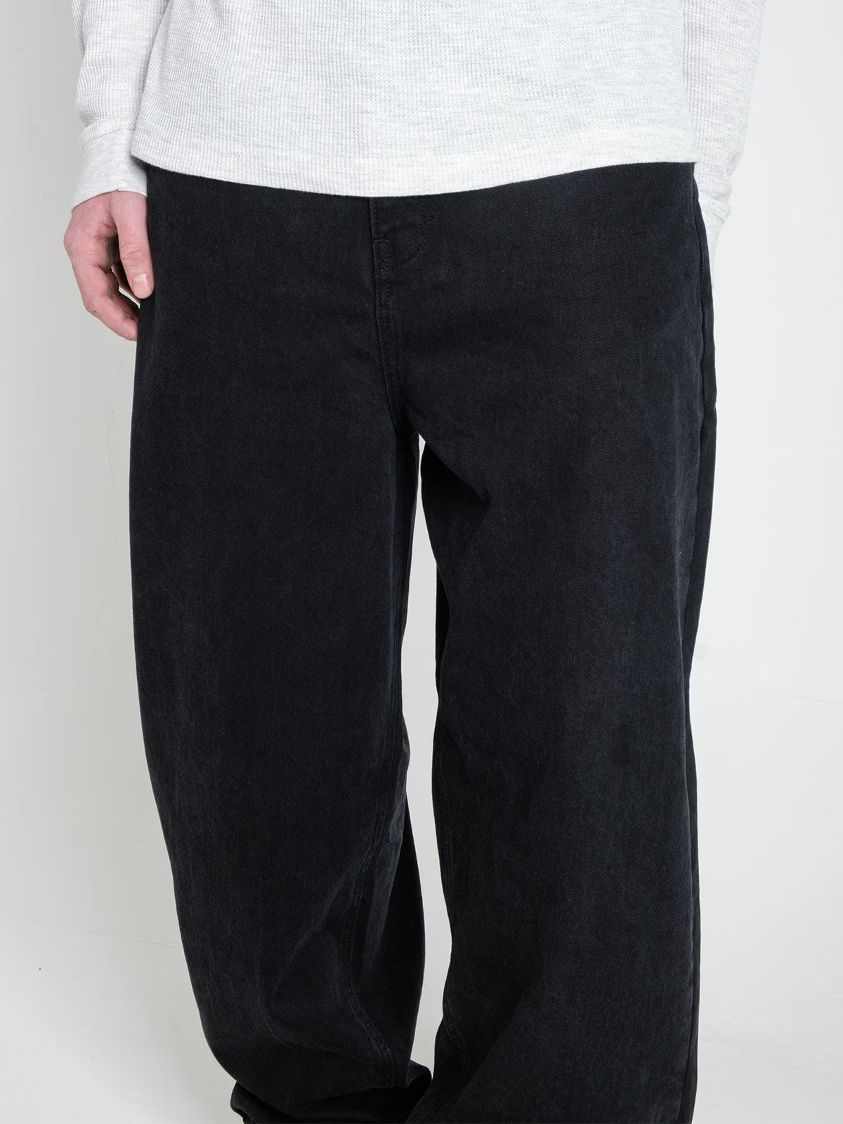 Person wearing Baggy Jeans Pitch denim, showing the wash and fit on the front legs