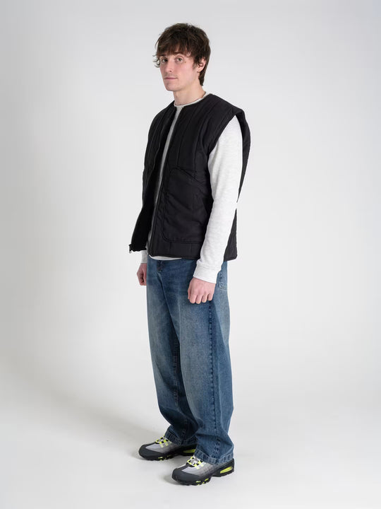 military gilet carbon black on body shot side